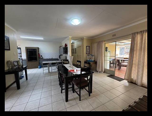 4 BEDROOM HOUSE FOR SALE IN VAN RIEBEECK PARK